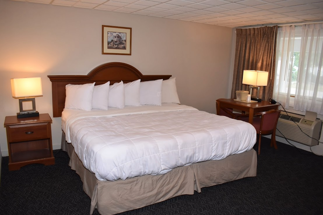 King room at Coachman Inn